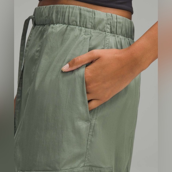 Lululemon✨LIKE NEW✨Lightweight Adjustable Mid-Rise Cargo Pant✨Grey Eucalyptus✨L - Picture 4 of 9
